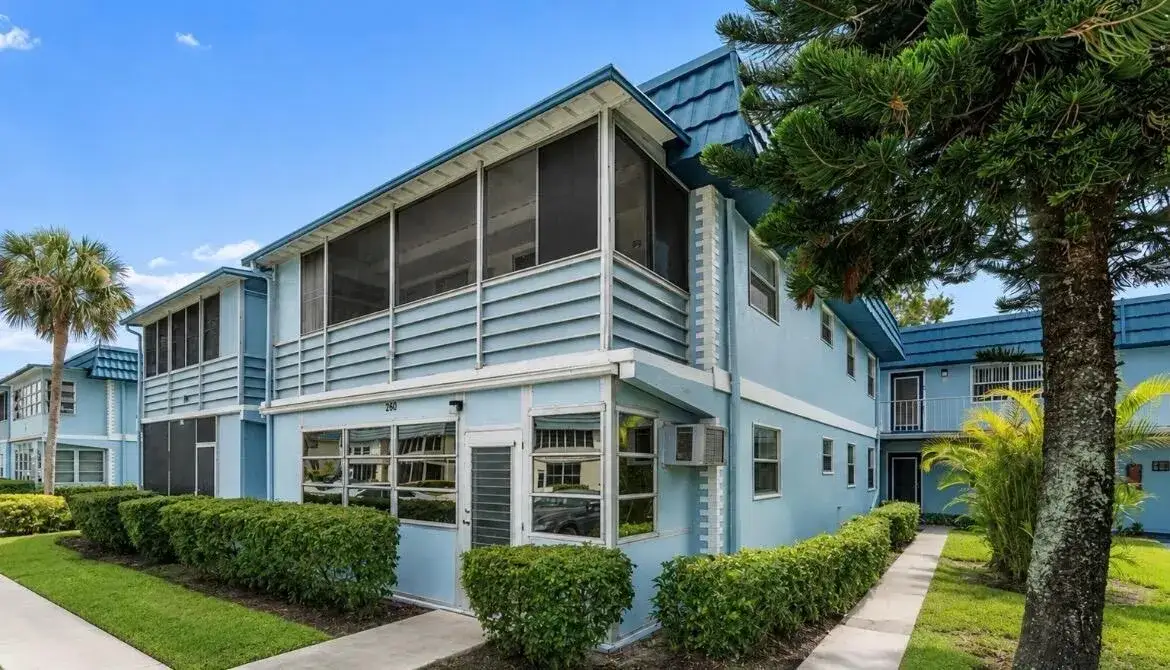 2 bedroom 2 bath Residential for sale at 260 BRITTANY F, Delray Beach FL 33446