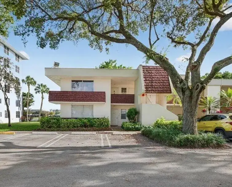3 bedroom 2 bath Residential for sale at 3200 N Course Lane # 116, Pompano Beach FL 33069