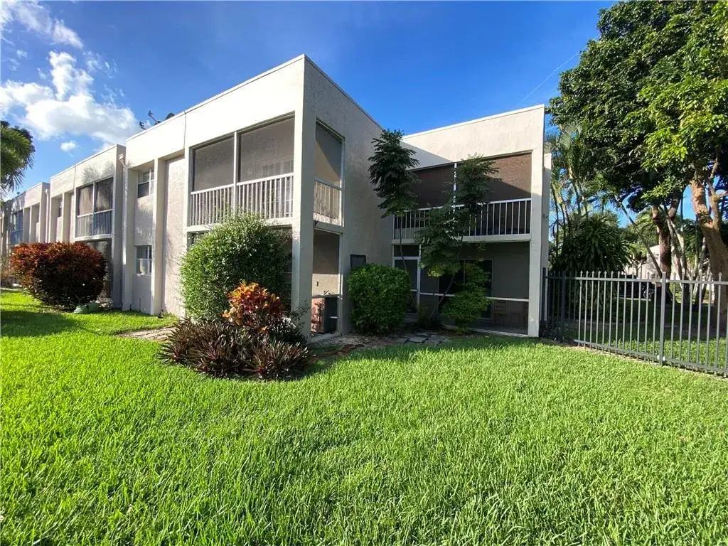 3 bedroom 2 bath Residential for sale at 8506 OLD COUNTRY Manor # 213, Davie FL 33328