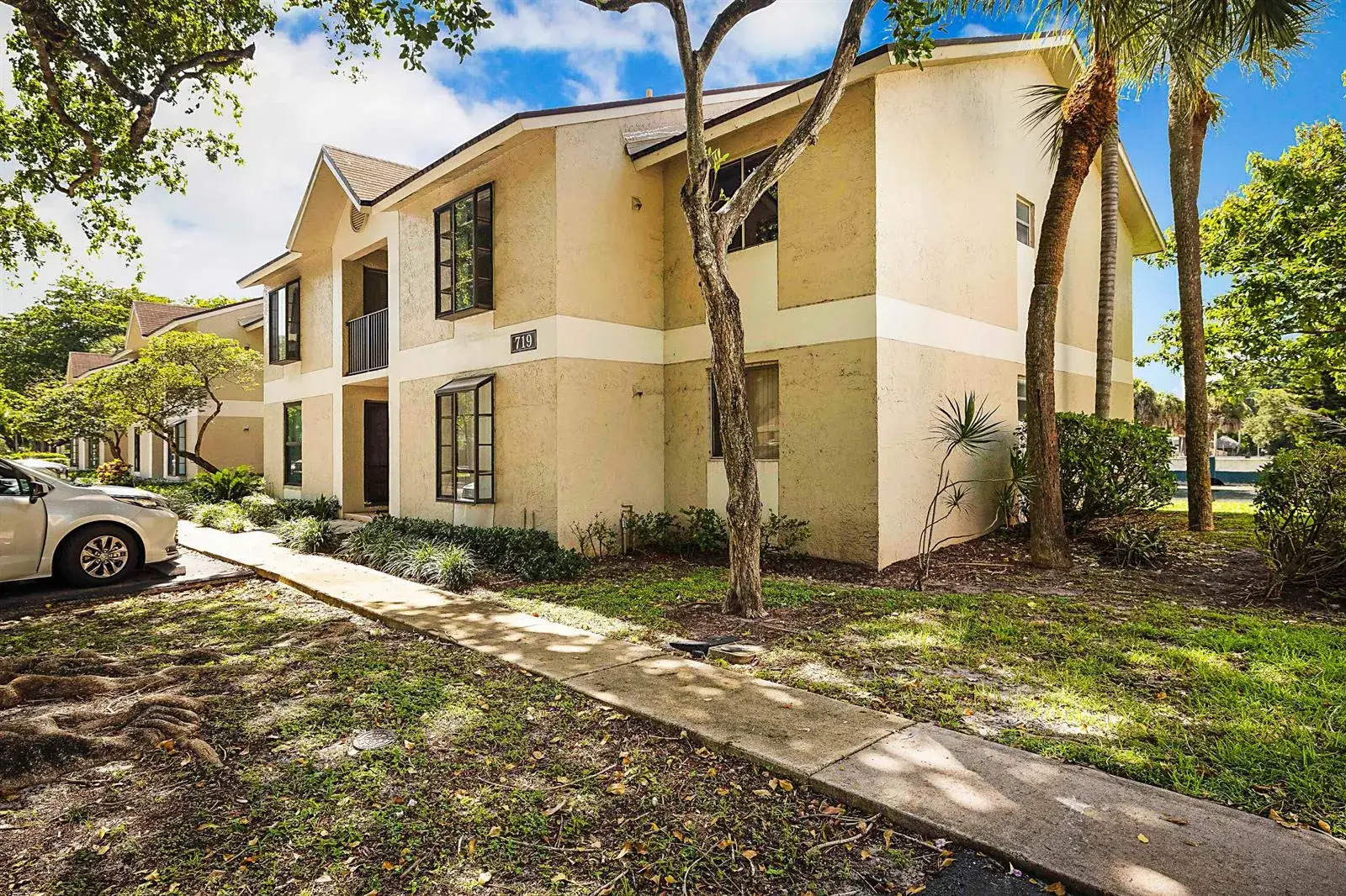 2 bedroom 2 bath Residential for sale at 719 GARDENS Drive # 206, Pompano Beach FL 33069