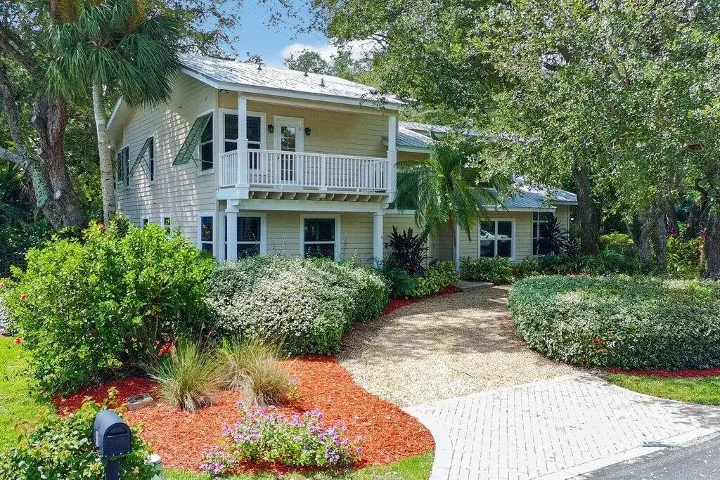 3 bedroom 2 bath Residential for sale at 15 HERITAGE Way, Sewalls Point FL 34996