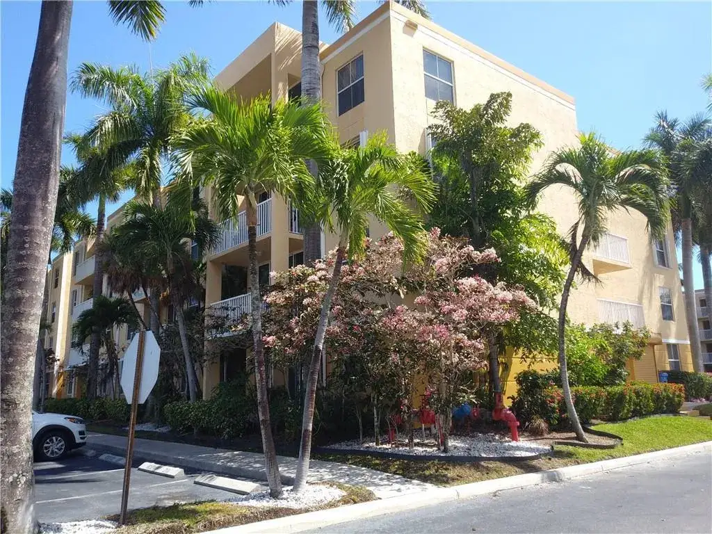 1 bedroom 1 bath Residential Lease for rent at 1341 SE 3rd Avenue # 201, Dania Beach FL 33004