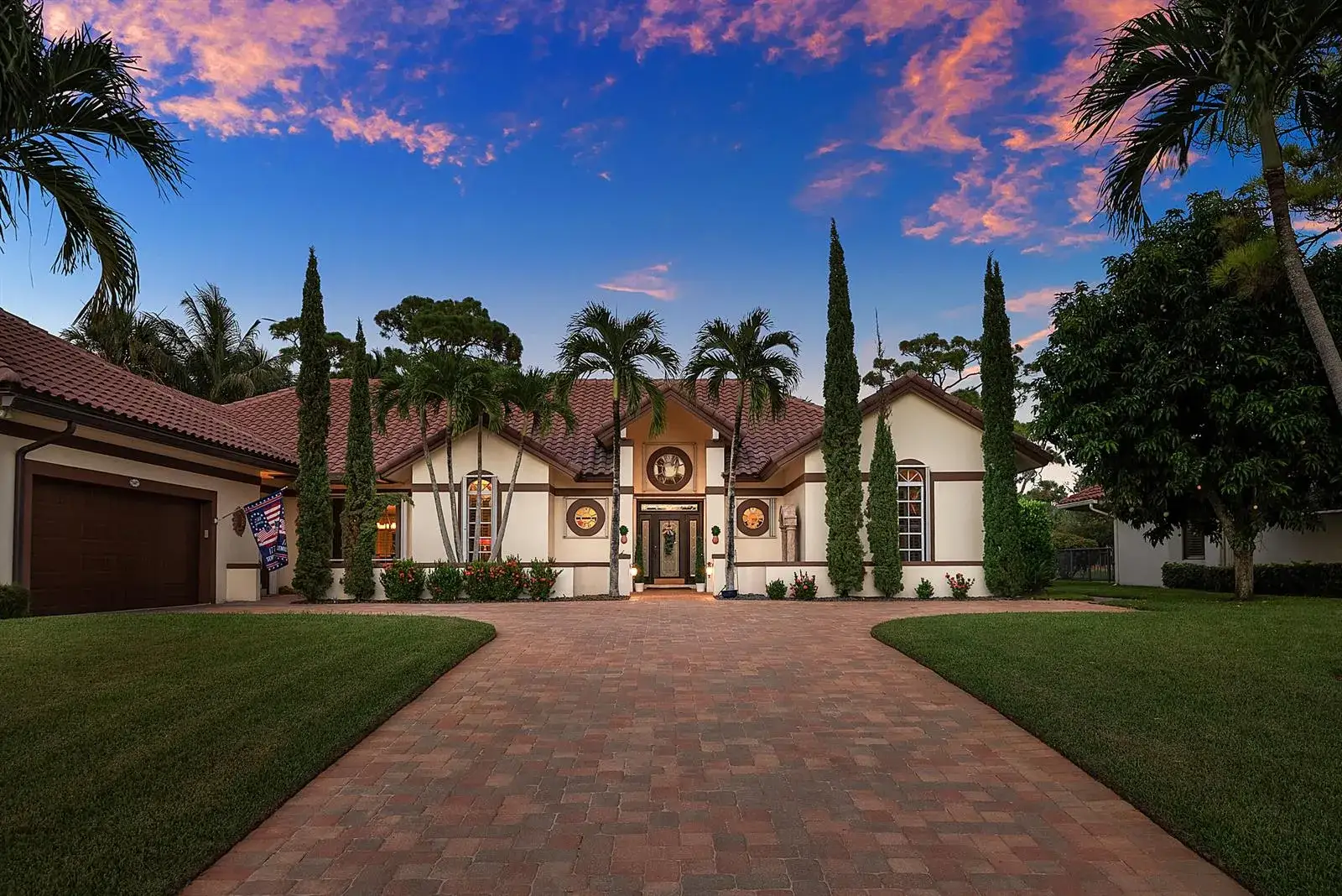 4 bedroom 3 bath Residential for sale at 586 N Country Club Drive, Atlantis FL 33462