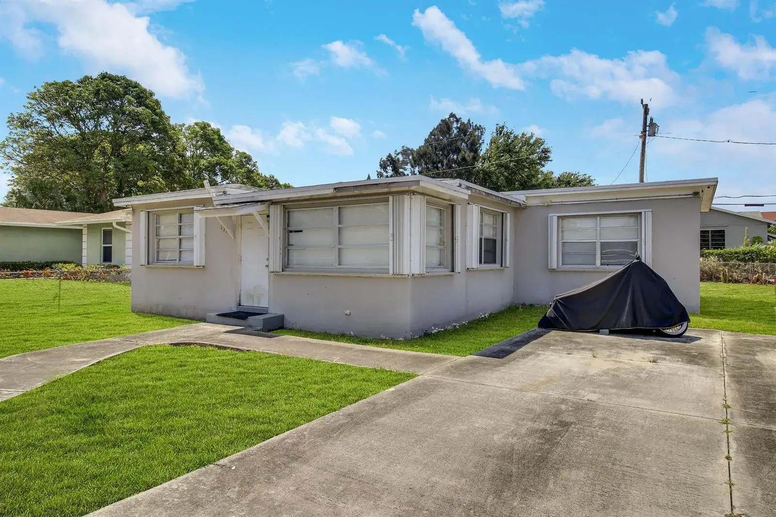 3 bedroom 2 bath Residential Lease for rent at 1325 W 32ND Street, Riviera Beach FL 33404