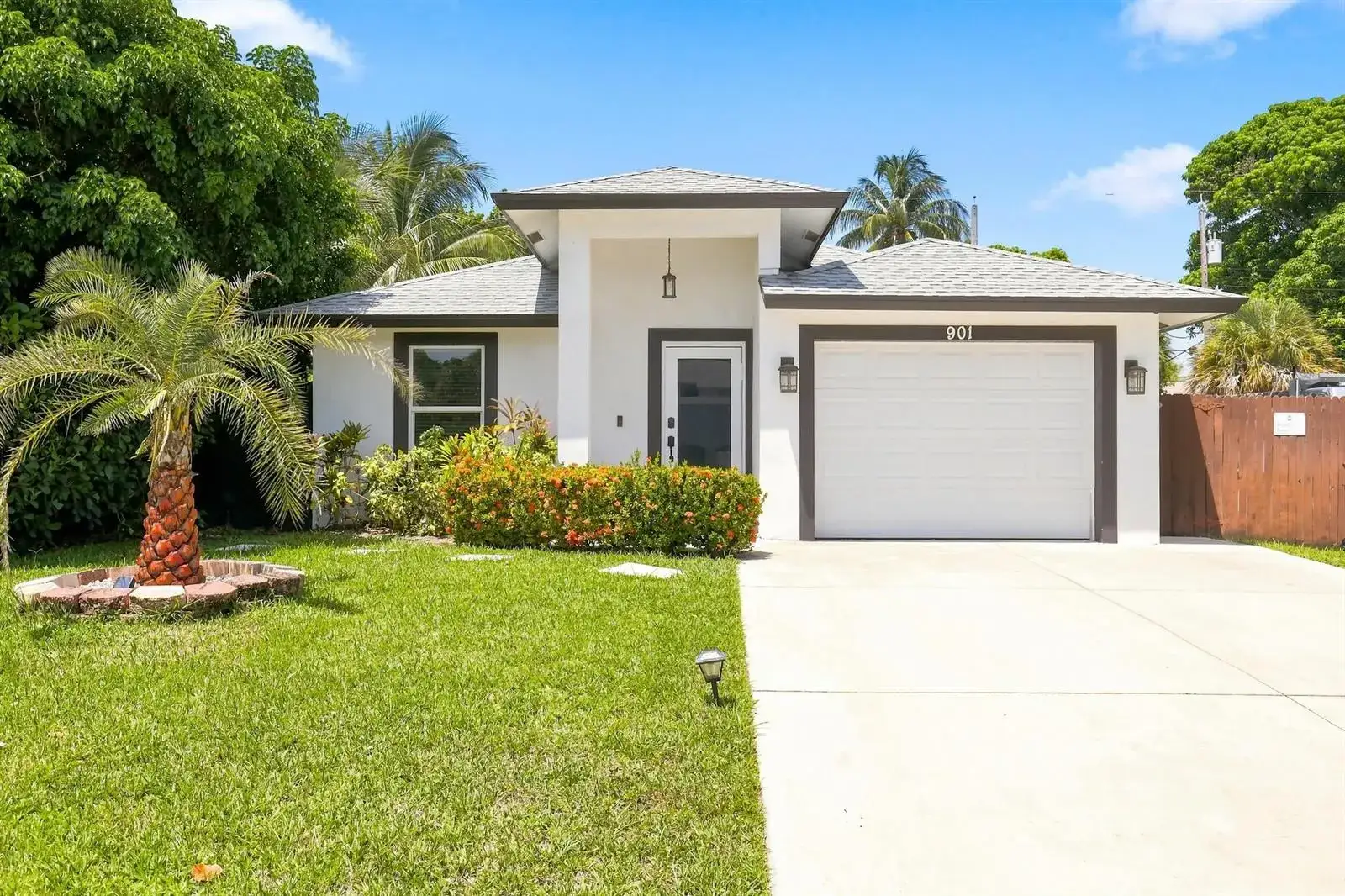 3 bedroom 3 bath Residential for sale at 901 S M Street, FL 33460