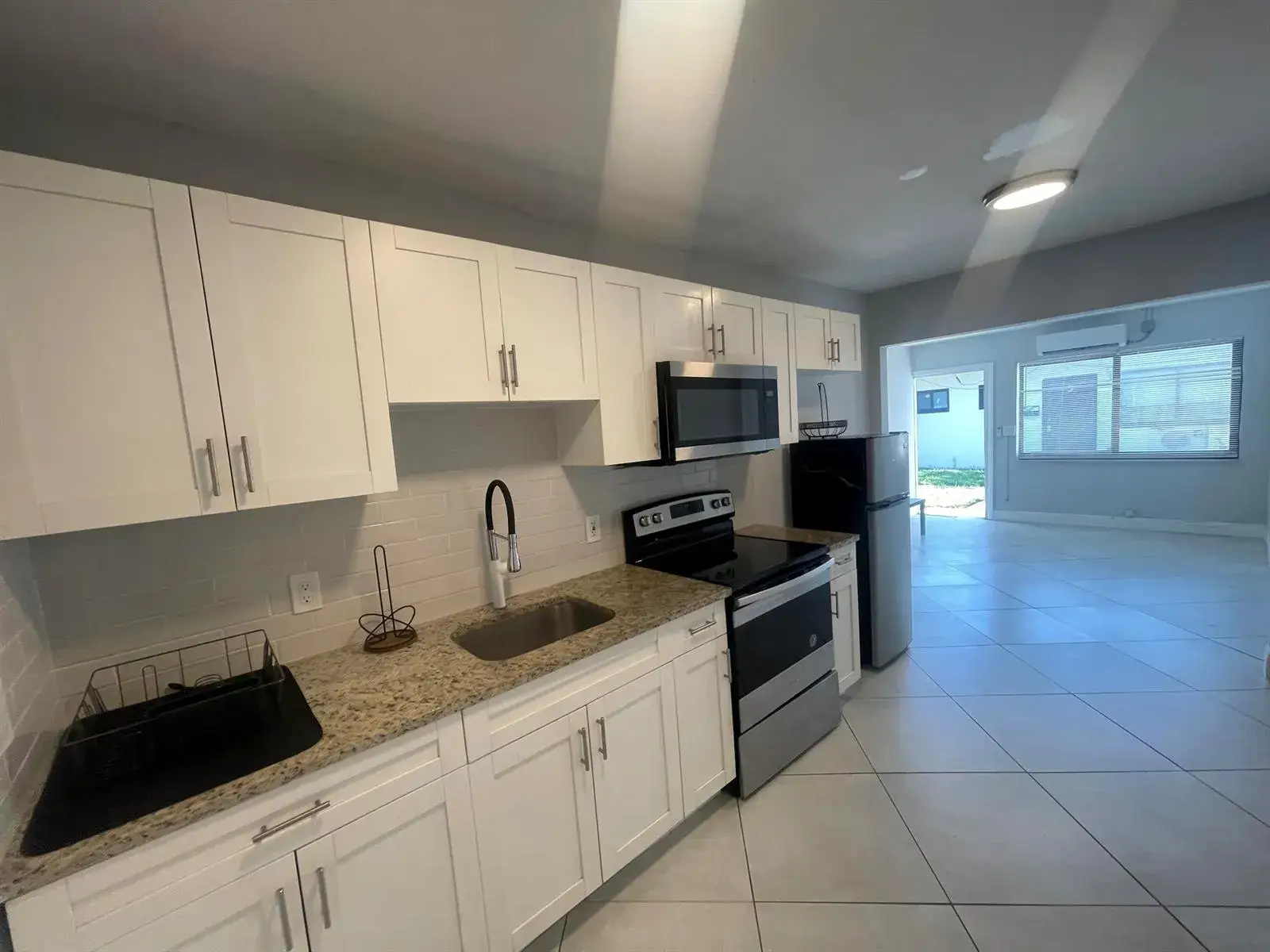1 bedroom 1 bath Residential Lease for rent at 841 NW 5TH Avenue # 3, Pompano Beach FL 33060