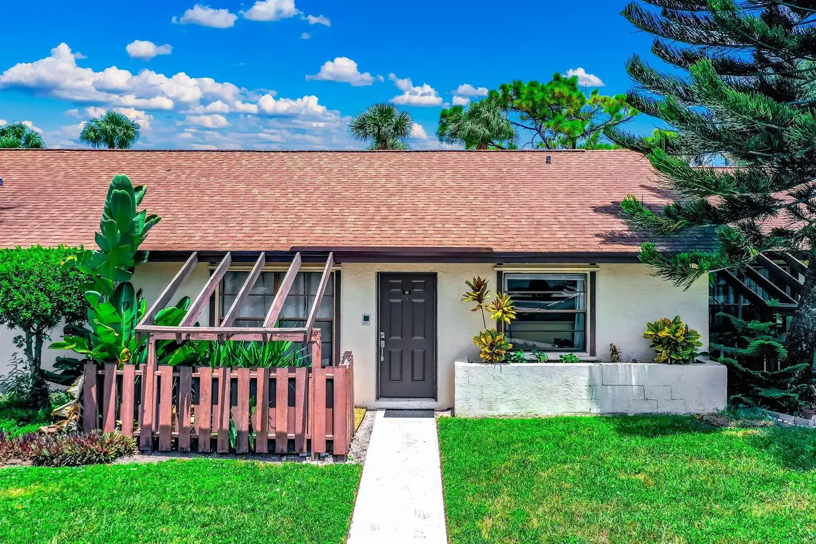3 bedroom 2 bath Residential for sale at 39 Vía De Casas Norte, Boynton Beach FL 33426