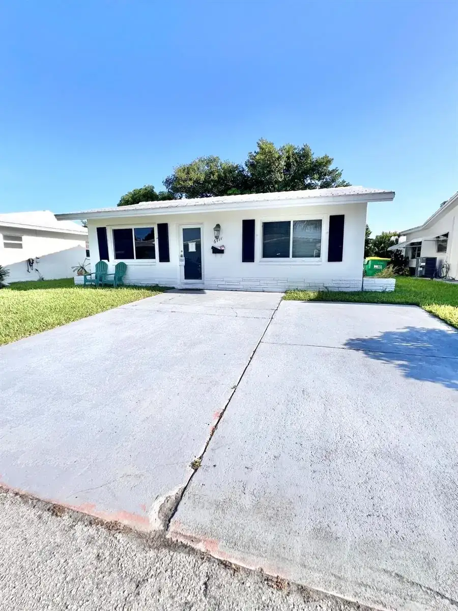 2 bedroom 1 bath Residential for sale at 6711 NW 72nd Street, Tamarac FL 33321