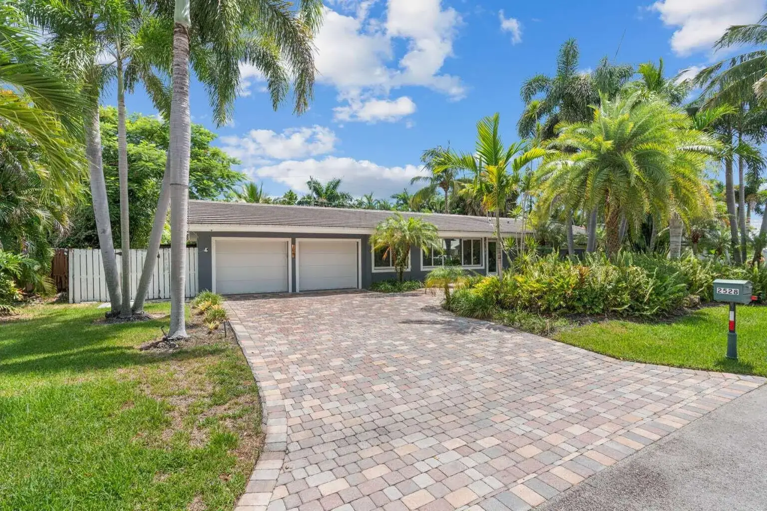 2 bedroom 2 bath Residential Lease for rent at 2528 NE 26TH Terrace, Fort Lauderdale FL 33305