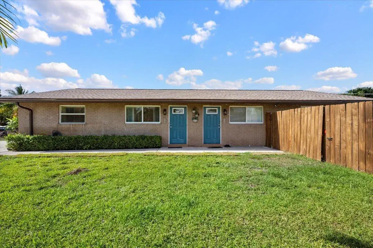 2 bedroom 1 bath Residential Lease for rent at 260 JENNINGS Avenue # 262, FL 33463
