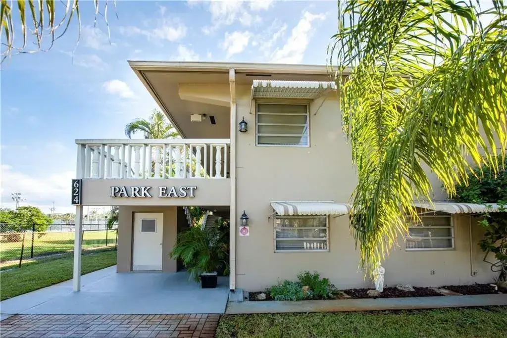 1 bedroom 1 bath Residential Lease for rent at 624 NE 10th Avenue # 5, Fort Lauderdale FL 33304