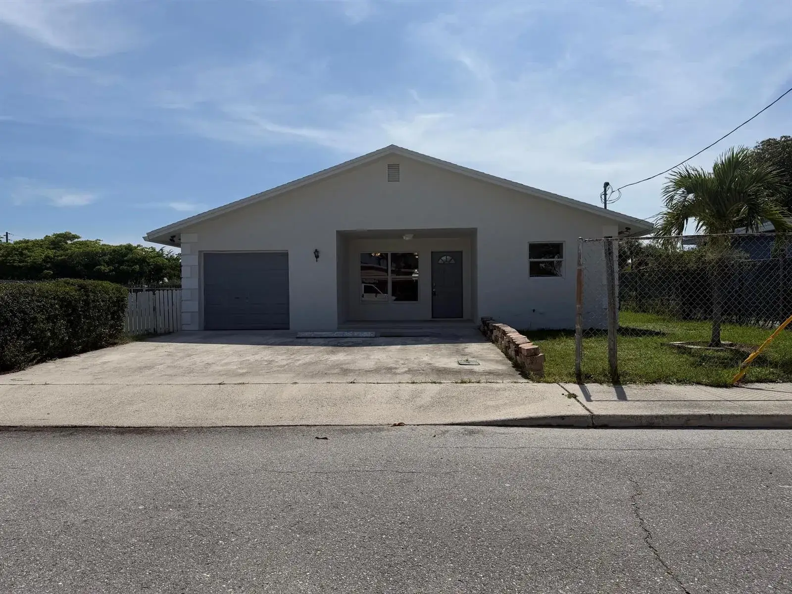 3 bedroom 2 bath Residential for sale at 1418 K, FL 33460