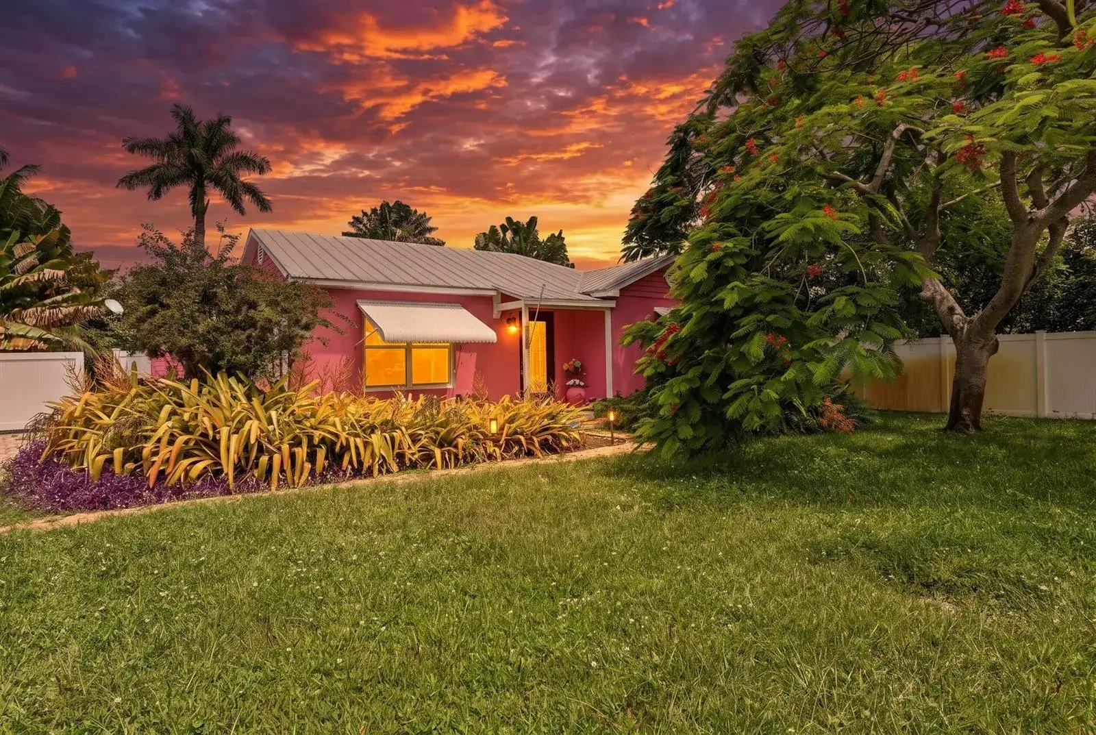 2 bedroom 2 bath Residential for sale at 227 S SWINTON Avenue, Delray Beach FL 33444