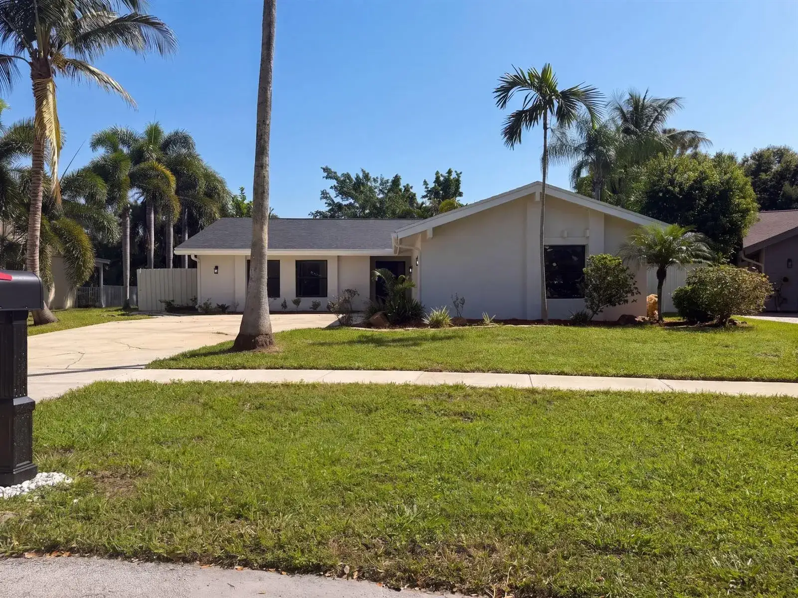 3 bedroom 2 bath Residential for sale at 888 Brightwood, Wellington FL 33414