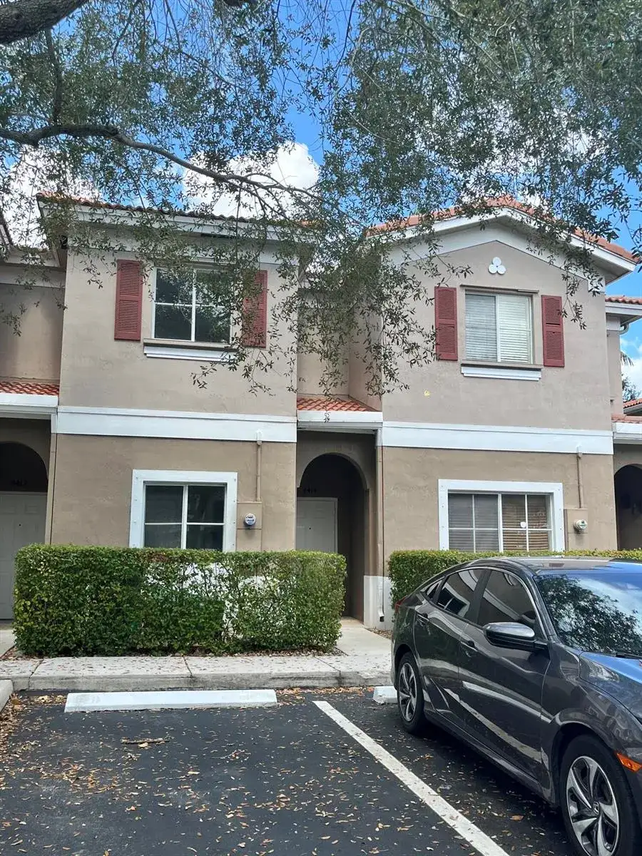 3 bedroom 3 bath Residential for sale at 4414 WOODLAND Circle, Tamarac FL 33319