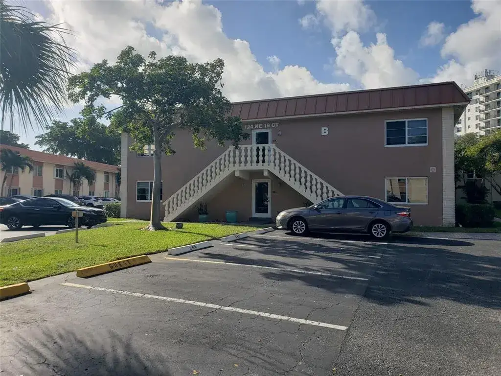 1 bedroom 1 bath Residential for sale at 124 NE 19TH Court # 111B, Wilton Manors FL 33305