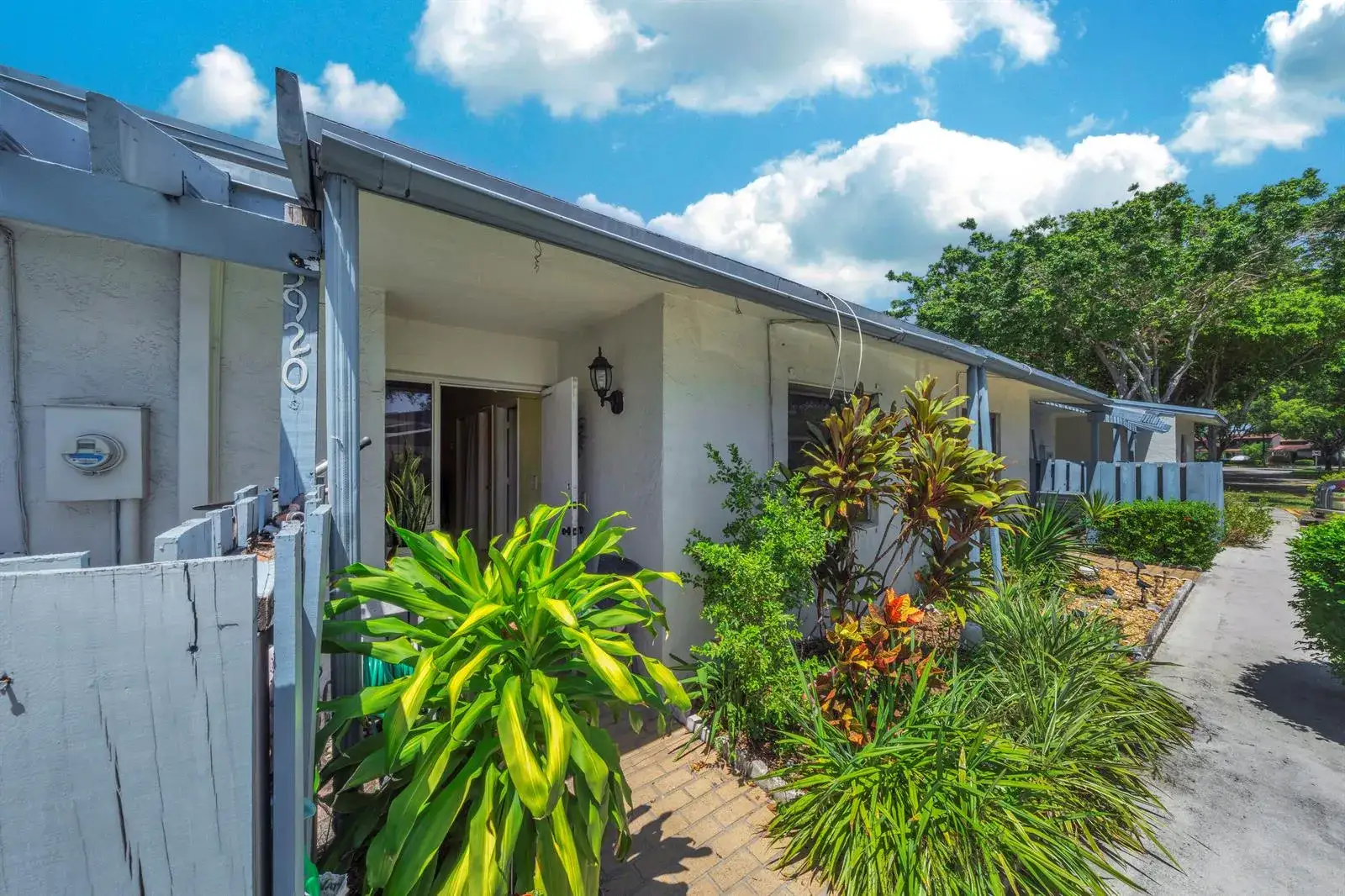 2 bedroom 2 bath Residential for sale at 3920 SW 69th Terrace, Miramar FL 33023
