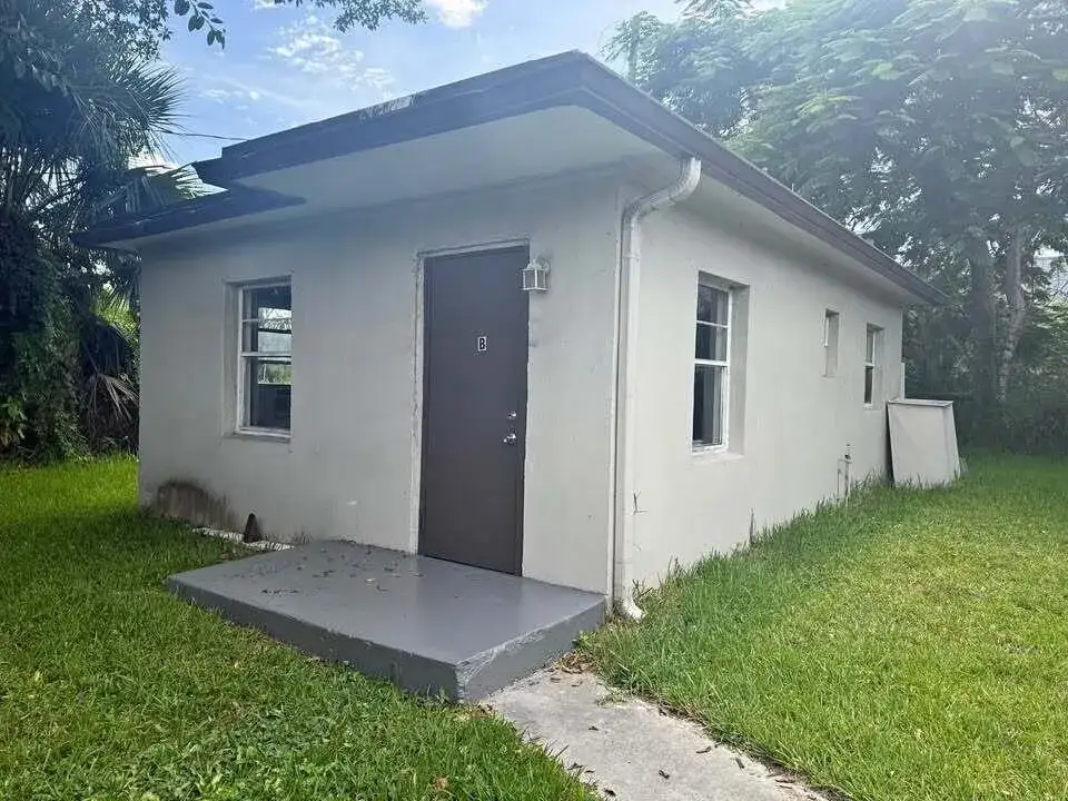 1 bedroom 1 bath Residential Lease for rent at 2960 CHICKAMAUGA Avenue, FL 33409