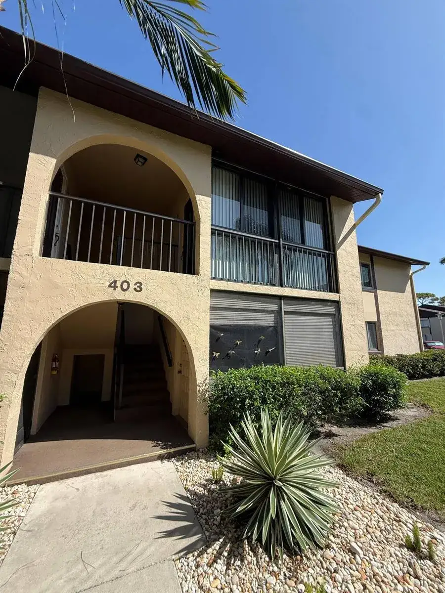 2 bedroom 2 bath Residential Lease for rent at 403 PINE GLEN Lane # 2, FL 33463