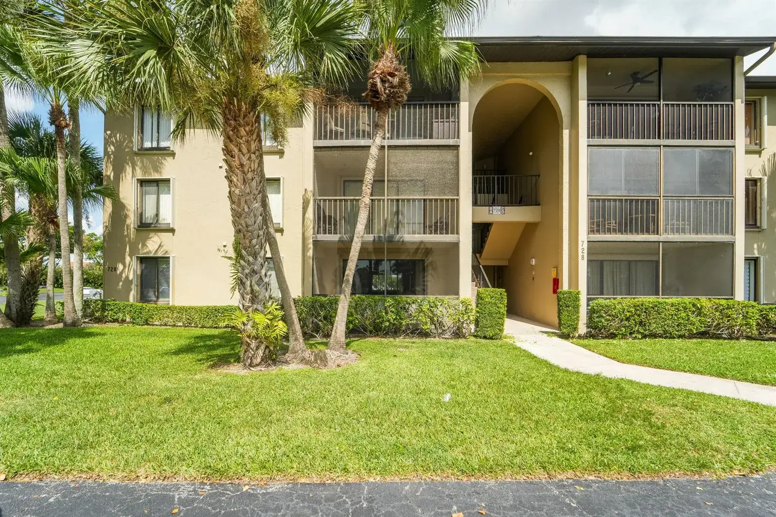2 bedroom 2 bath Residential for sale at 728 Sunny Pine Way # A1, FL 33415
