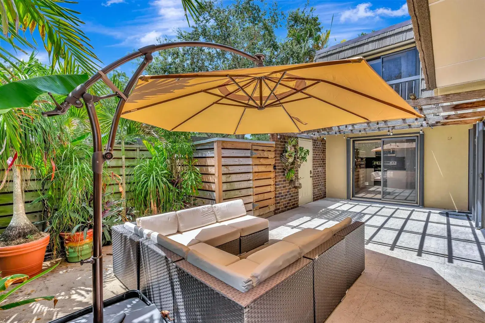 3 bedroom 2 bath Residential for sale at 207 2nd Terrace, Palm Beach Gardens FL 33418