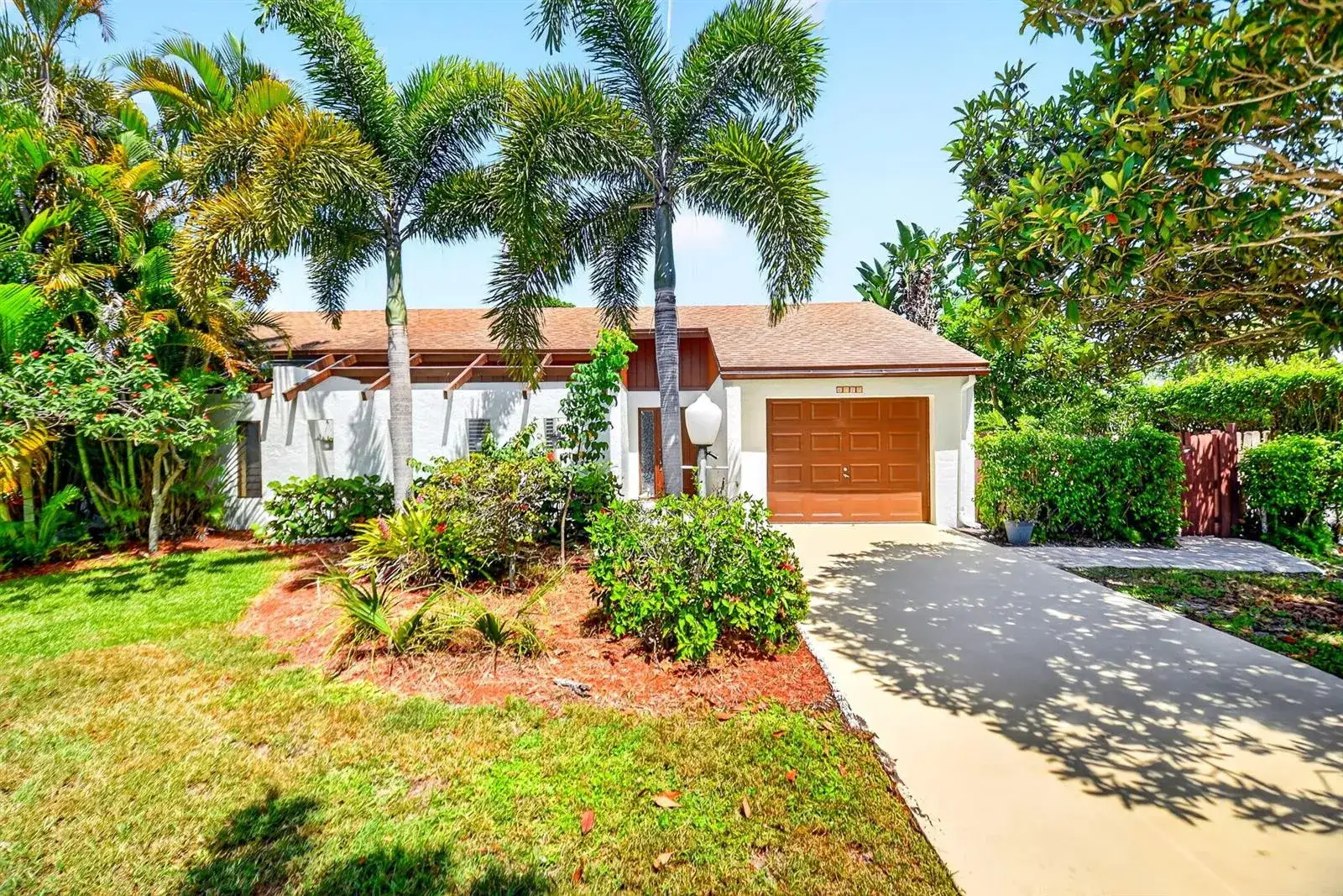 2 bedroom 2 bath Residential for sale at 6747 Starkeys Place, Lake Worth FL 33467