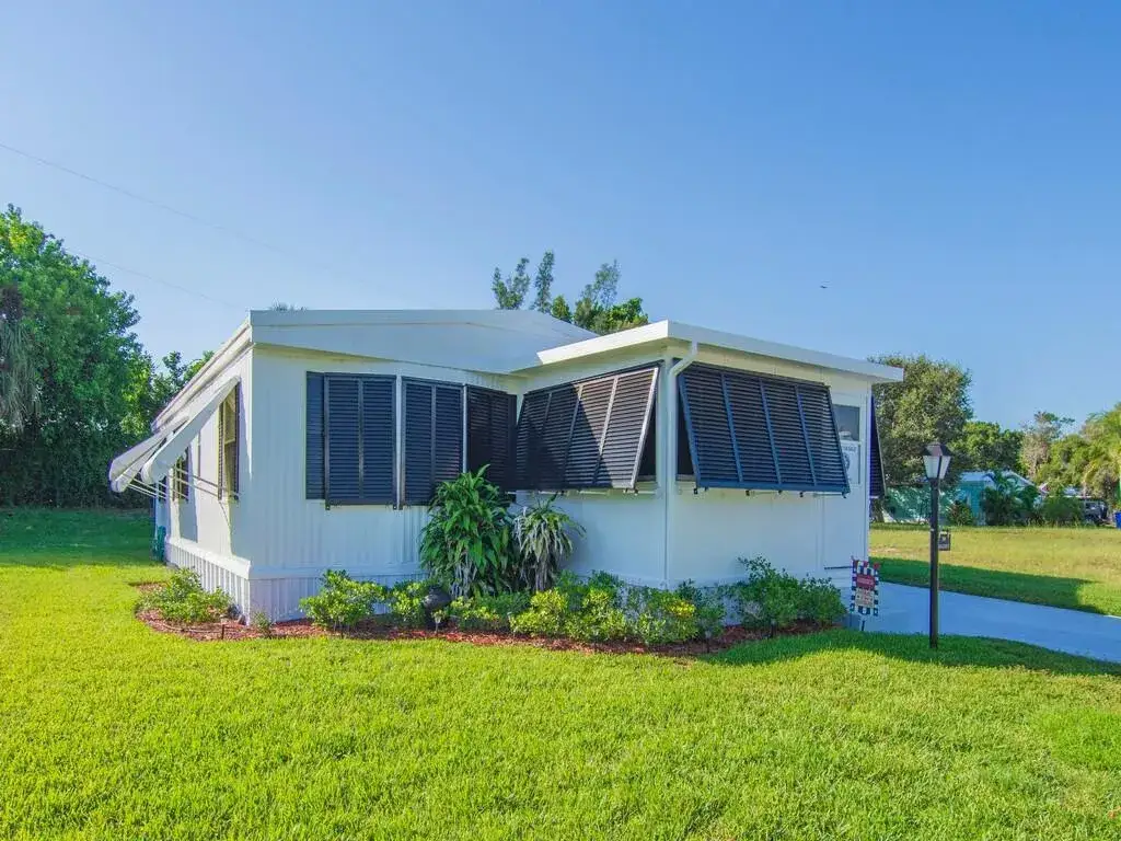 2 bedroom 2 bath Residential for sale at 385 NE Jade Circle, Jensen Beach FL 34957