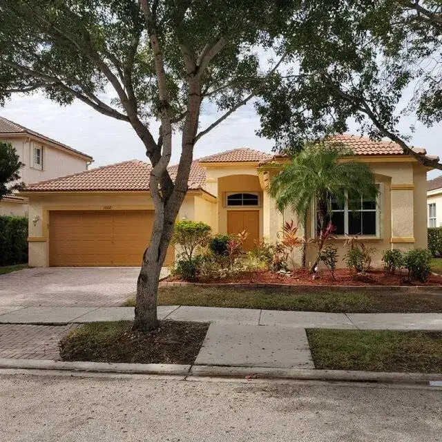 4 bedroom 2 bath Residential for sale at 1002 Lavender Circle, Weston FL 33327