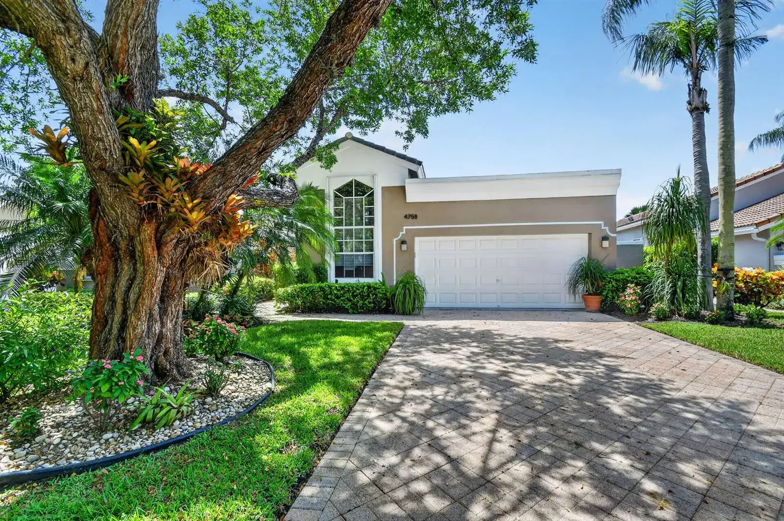 3 bedroom 2 bath Residential for sale at 4758 CARLTON GOLF Drive, Lake Worth FL 33449