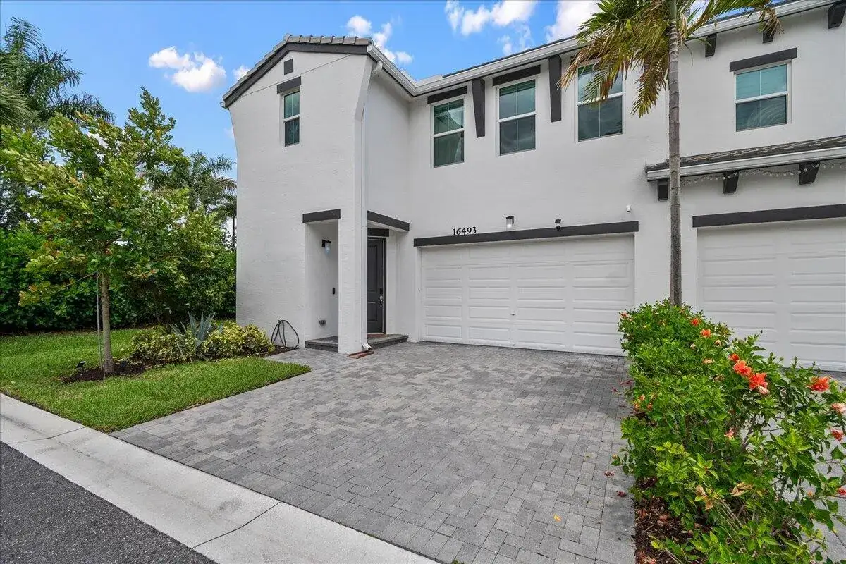 3 bedroom 2 bath Residential for sale at 16493 Helix Court, Westlake FL 33470