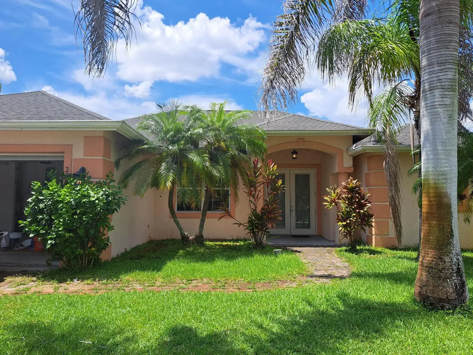 2262 SE Glover Street, Port St. Lucie FL 34984