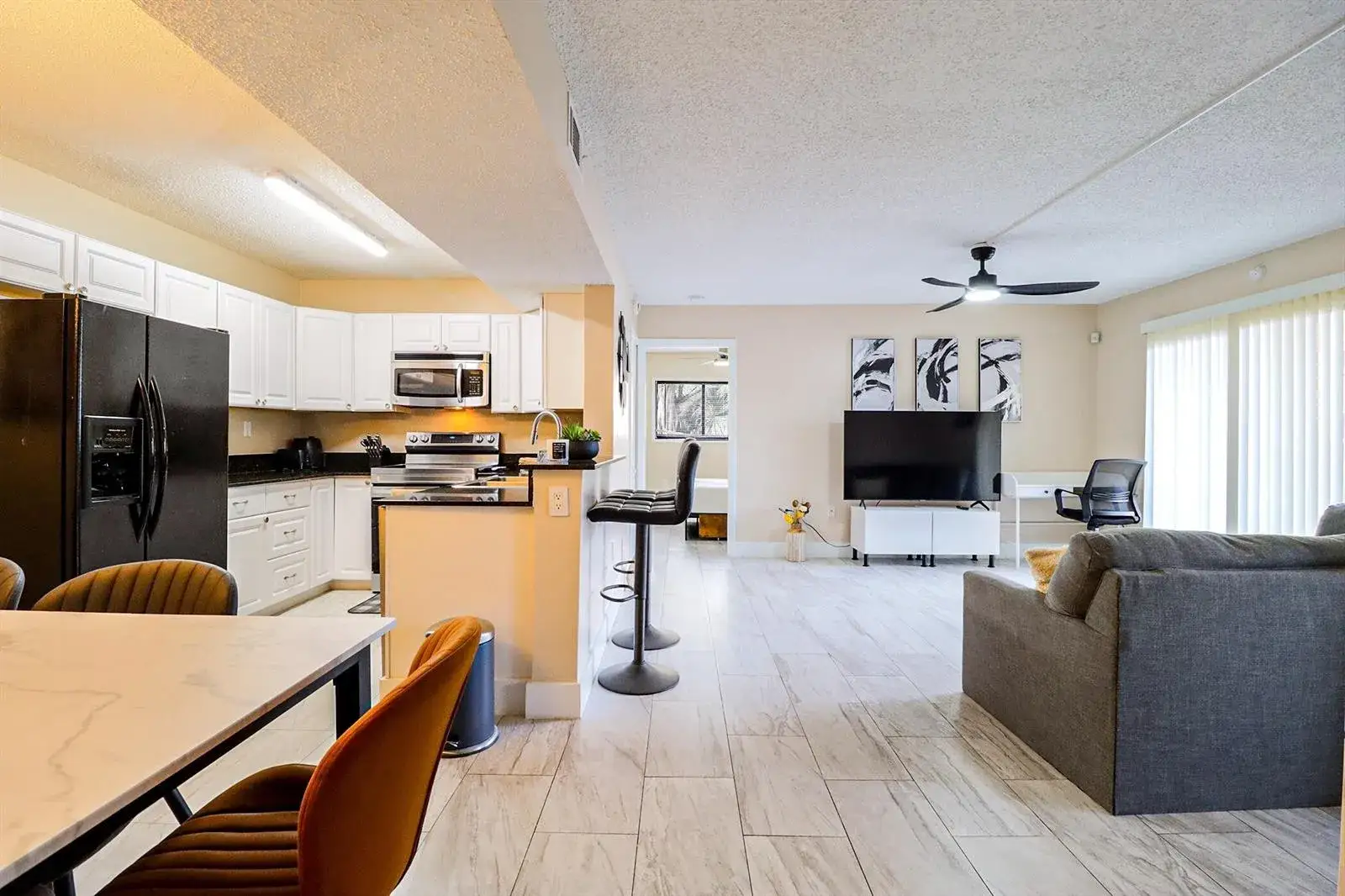 2 bedroom 2 bath Residential Lease for rent at 450 PALM Circle W # 106, Pembroke Pines FL 33025