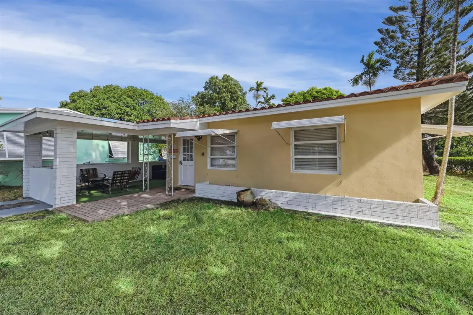 2 bedroom 2 bath Residential Lease for rent at 1420 MIAMI Road # C, Fort Lauderdale FL 33316