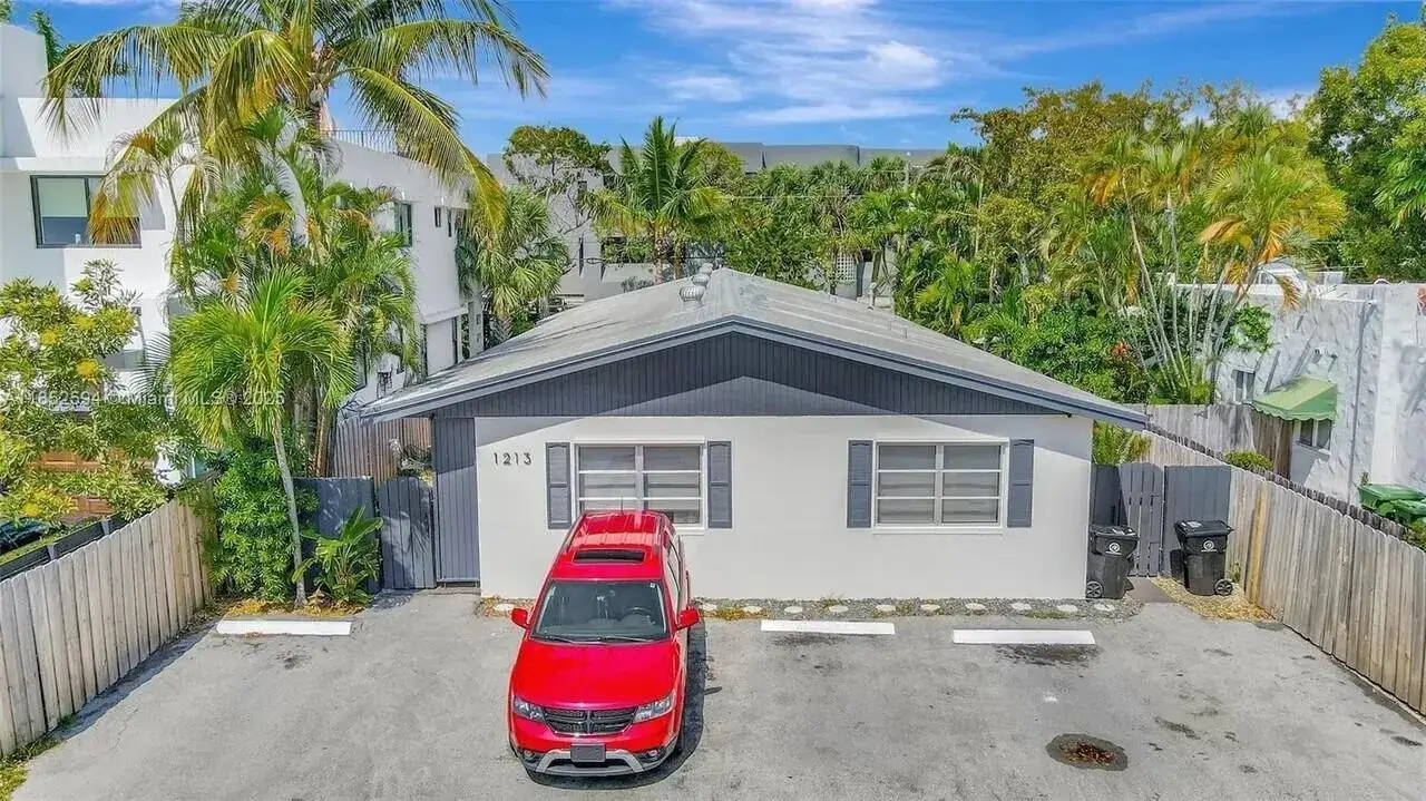 4 bedroom 4 bath Residential Lease for rent at 1213 SE 1st Street # 4, Fort Lauderdale FL 33301