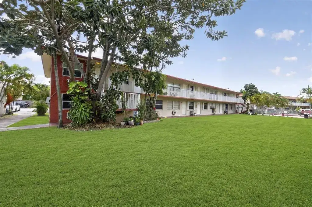 1 bedroom 1 bath Residential for sale at 2916 FUNSTON Street # 51A, Hollywood FL 33020