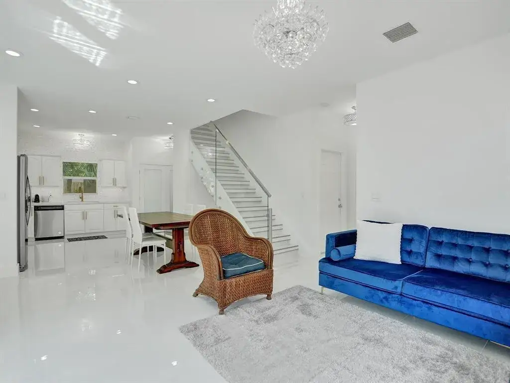 833 SW 17th Street, Fort Lauderdale FL 33315