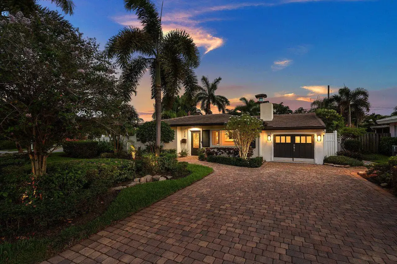 3 bedroom 3 bath Residential for sale at 124 Bonnie Briar Lane, Delray Beach FL 33444