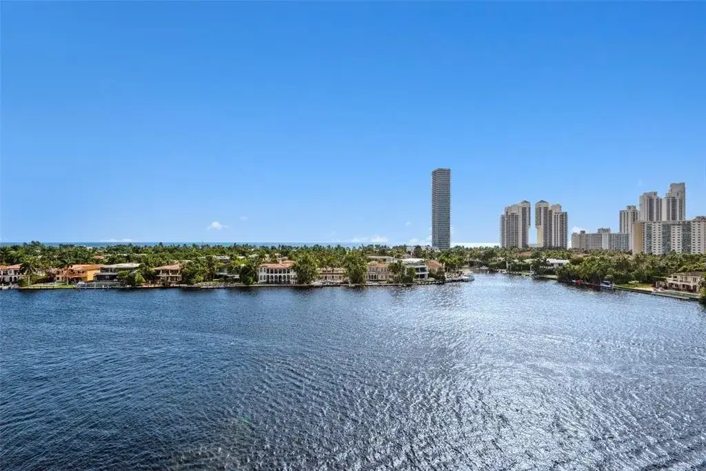 3 bedroom 2 bath Residential for sale at 19707 Turnberry Way # 9J, Aventura FL 33180