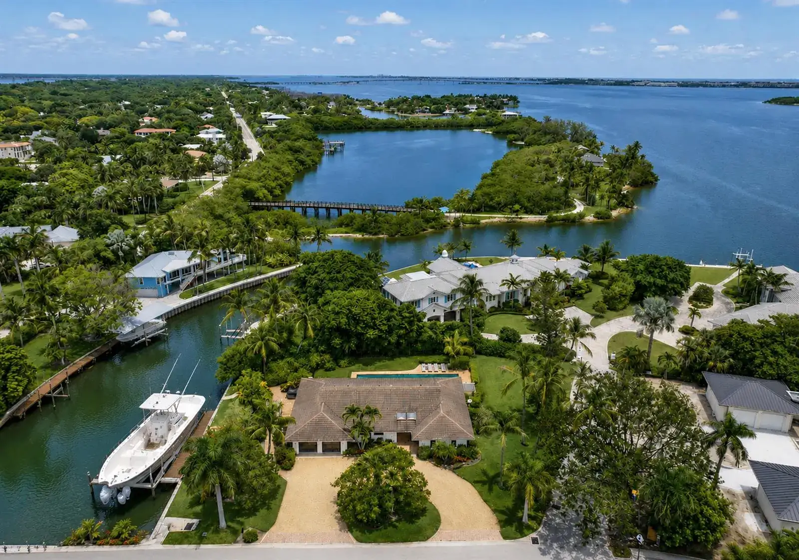 3 bedroom 3 bath Residential for sale at 2 ISLAND Road, Sewalls Point FL 34996