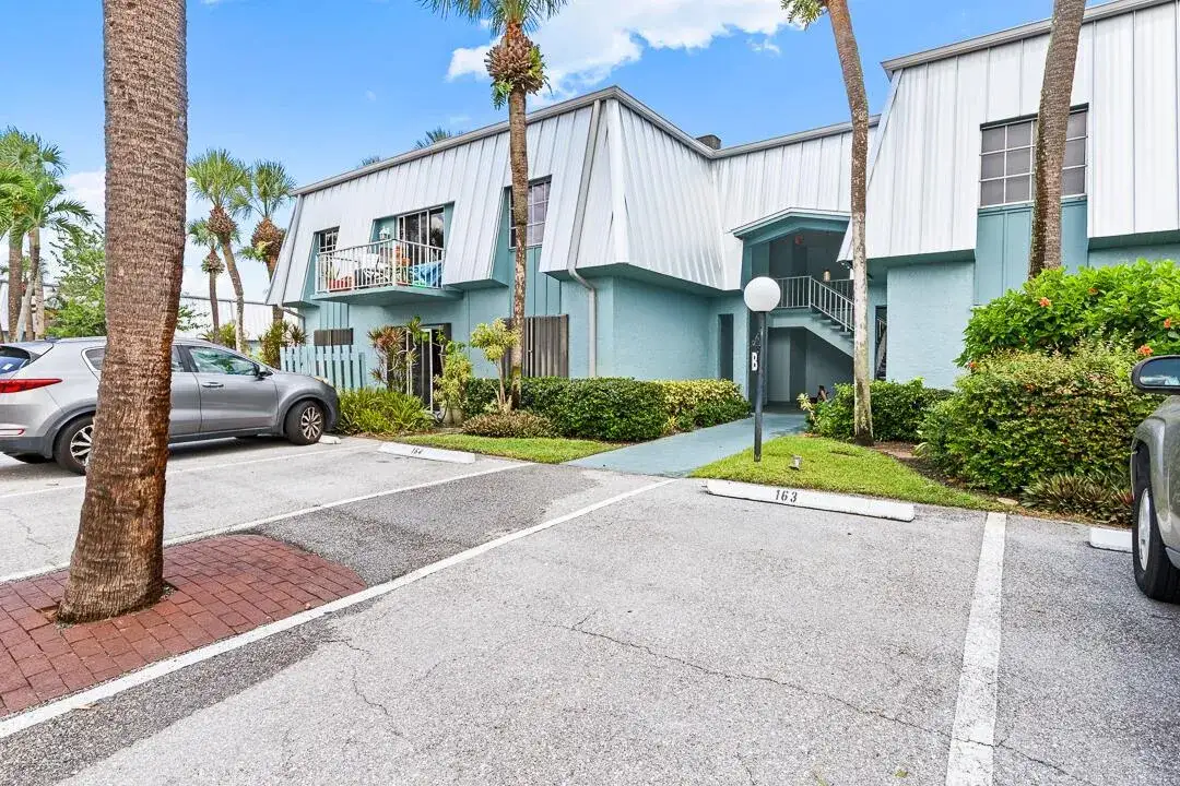 2 bedroom 2 bath Residential for sale at 950 S Kanner Highway Unit B31, Stuart FL 34994