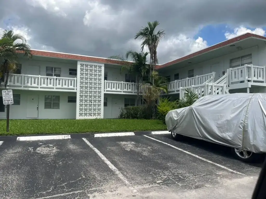 1 bedroom 1 bath Residential for sale at 1400 NW 43rd Terrace # 206, Lauderhill FL 33313