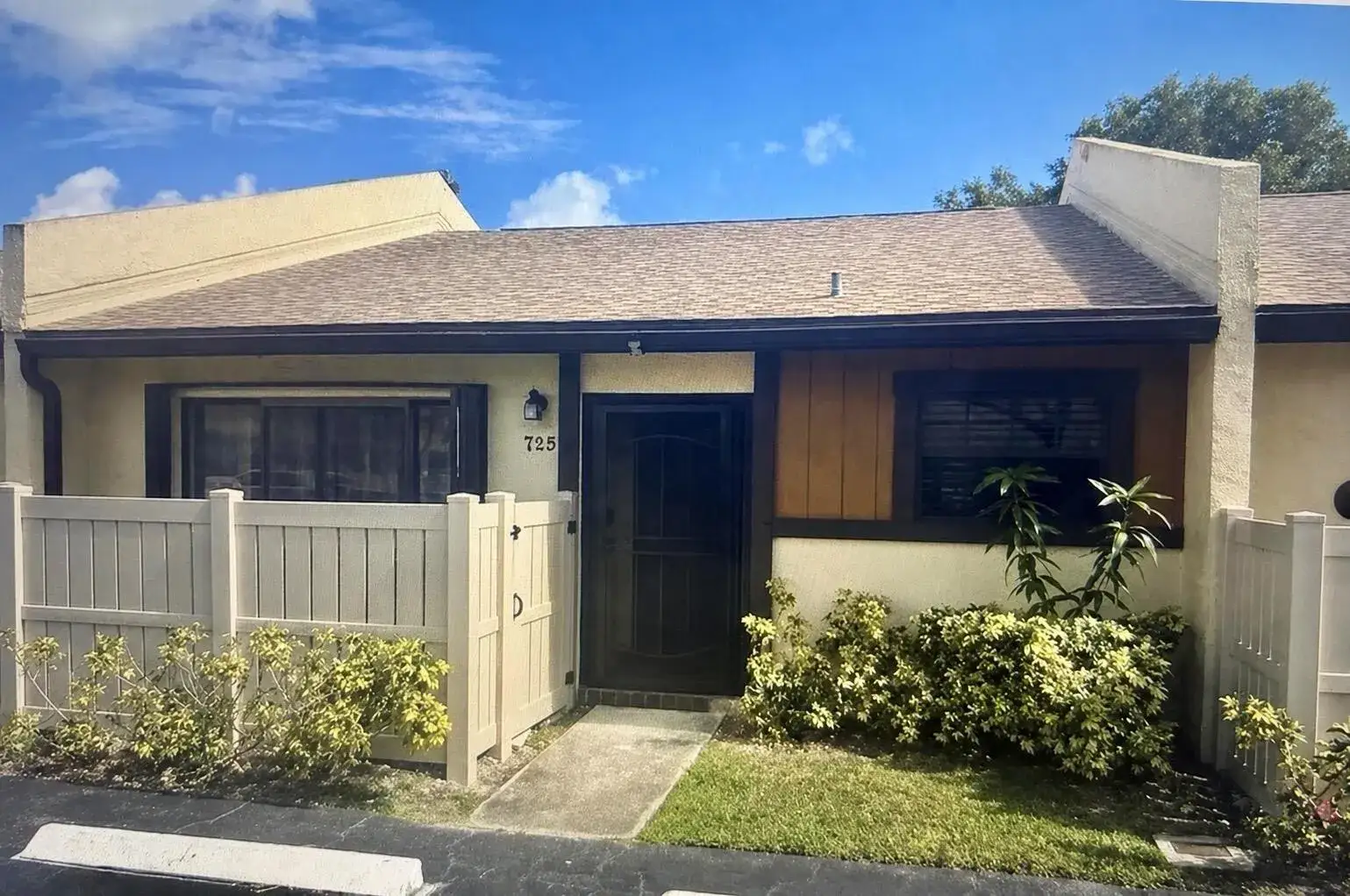2 bedroom 2 bath Residential for sale at 725 BANKS Road, Margate FL 33063