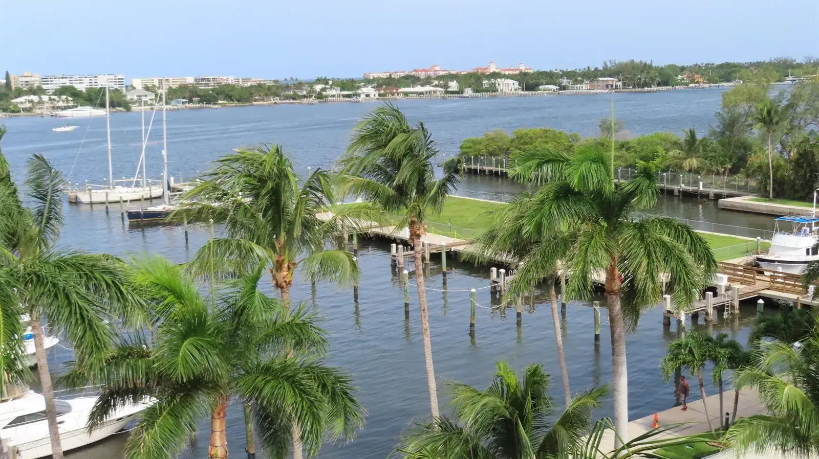 1 bedroom 1 bath Residential for sale at 806 E WINDWARD Way # 604, Lantana FL 33462