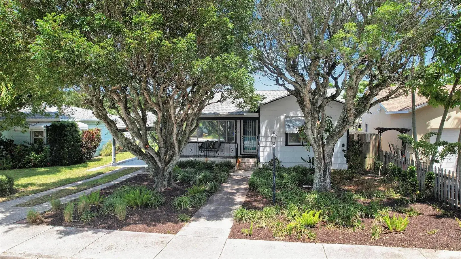 2 bedroom 1 bath Residential for sale at 1222 N L Street, Lake Worth FL 33460