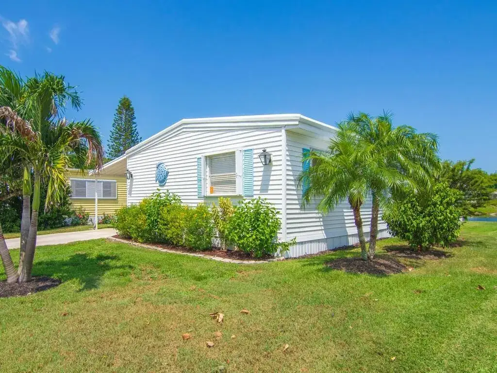 2 bedroom 2 bath Residential for sale at 44 Village Lane, Jensen Beach FL 34957