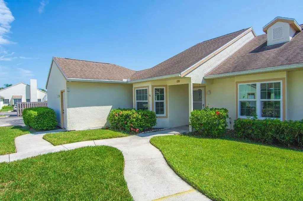 2 bedroom 2 bath Residential for sale at 1828 AYNSLEY Way # 1, Vero Beach FL 32966