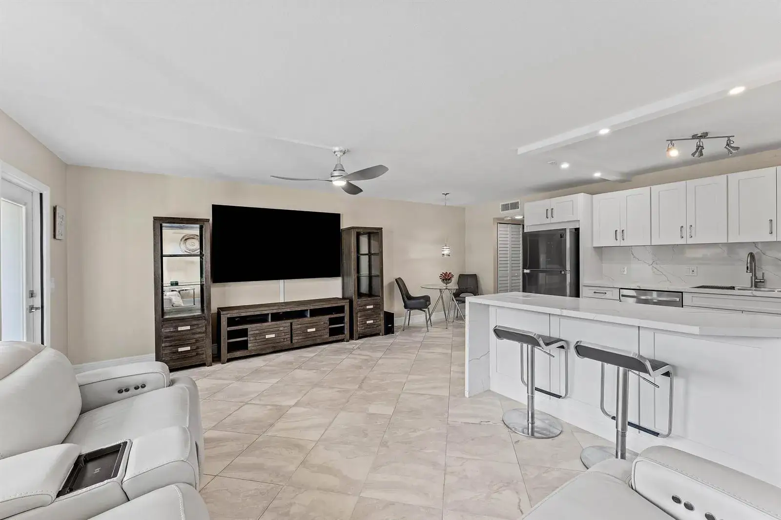 1 bedroom 1 bath Residential for sale at 1015 Berkshire A, Deerfield Beach FL 33442