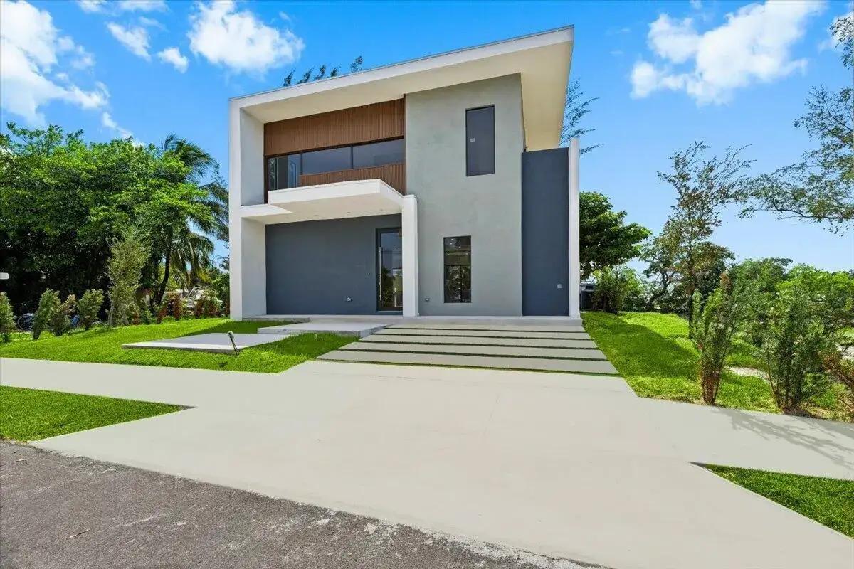 3 bedroom 4 bath Residential for sale at 201 NW 14TH Way, Dania Beach FL 33004