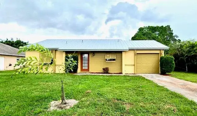 533 SW Carter Avenue, Port St. Lucie FL 34983
