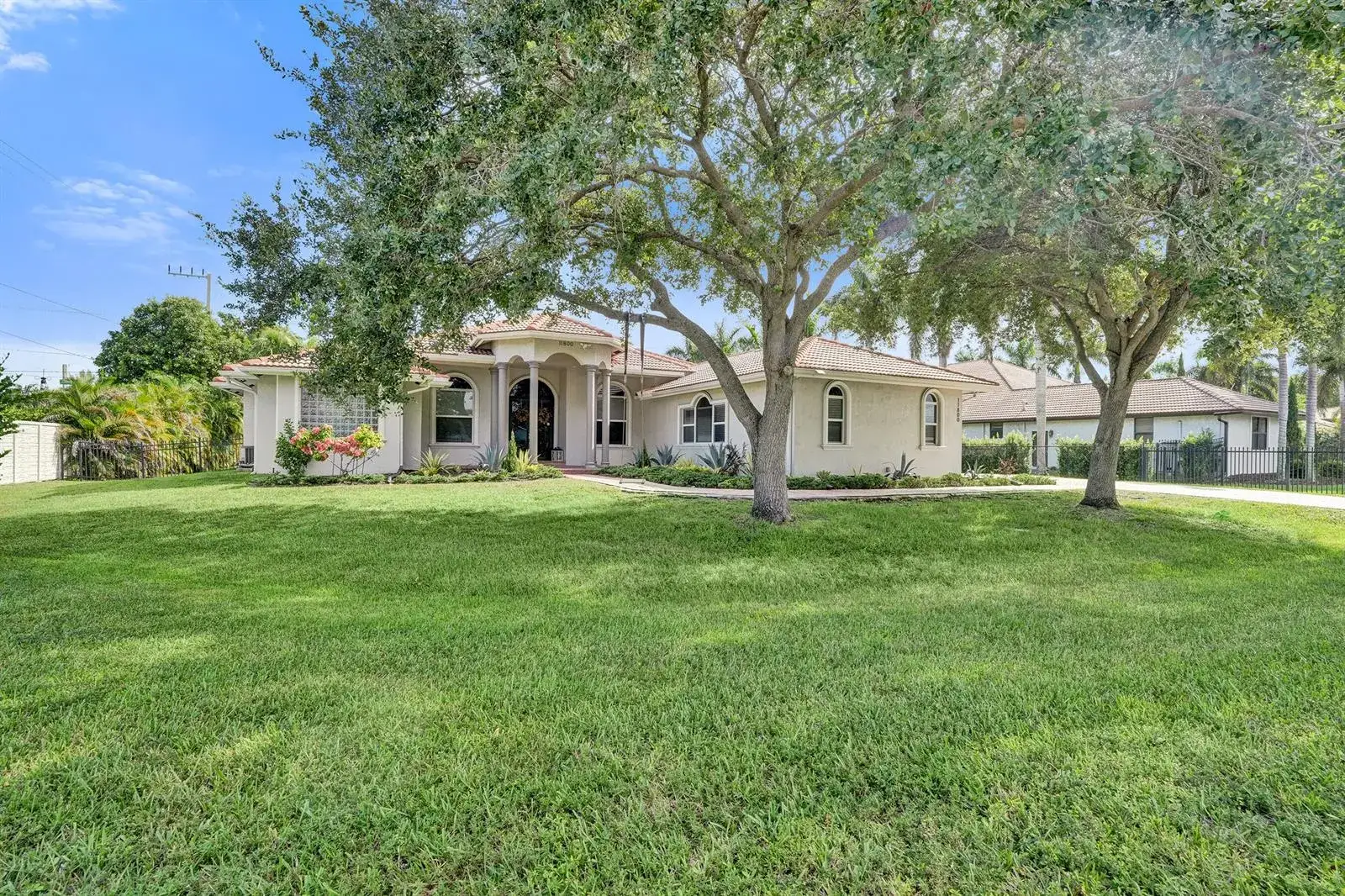 5 bedroom 4 bath Residential for sale at 11800 NW 17TH Place, Plantation FL 33323